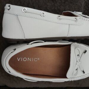 Vionic Leather Moccasin (NWOT)